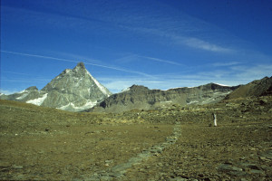 1. A quasi 3000 m la traccia di un antico passaggio sensibile ai mutamenti climatici. Colle delle Cime Bianche, Ayas.