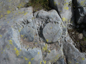 6. Sito di estrazione di pietra ollare in affioramento di cloritoscisto al Lac Couvert (Issogne).