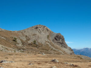 6. Coupe de la faille sur le Mont Ros. Le compartiment supérieur se rapproche de l'observateur.
