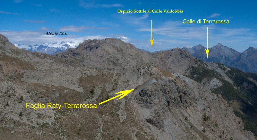 8. Dalla cima del Bec Barmasse appare il tracciato della faglia e il punto ideale di riferimento, l’Ospizio Sottile al Colle Valdobbia (Gressoney).