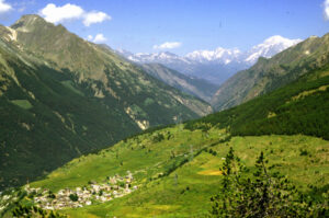 L’infilata della valle di Cogne punta in direzione del Monte Bianco