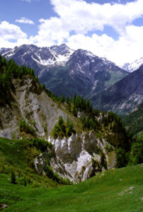 Squarci gessosi in Val Sapin: scaglie tettoniche triassiche lungo il Fronte Pennidico
